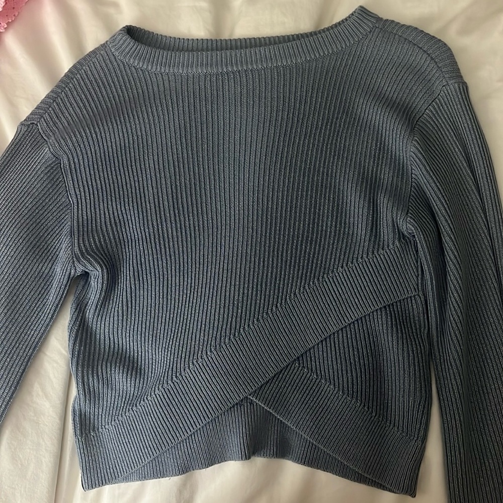 Never worn lululemon top!